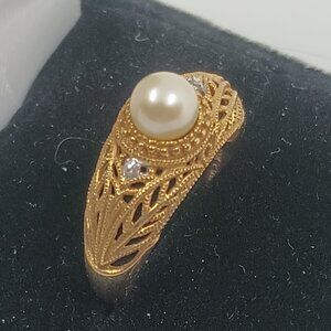 Pearl Solitaire Ring with 10K Yellow Gold Domed Filigree Setting. SZ 9 1/2.